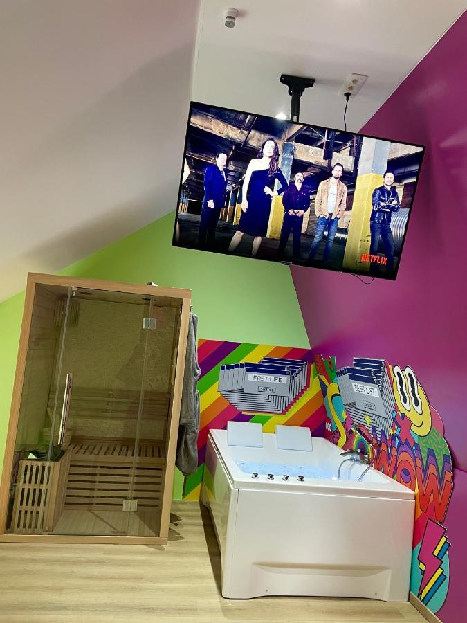 Capsule Forever Young - Jacuzzi - Sauna - Billard - Arcade De Jeux - Netflix & Home Cinema - Ping Pong Hastiere-par-dela Exterior foto